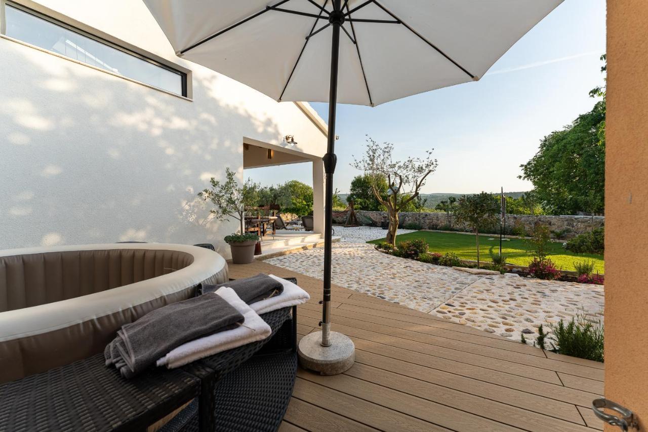 Holiday Home - Villa Thorak Anić Exterior foto