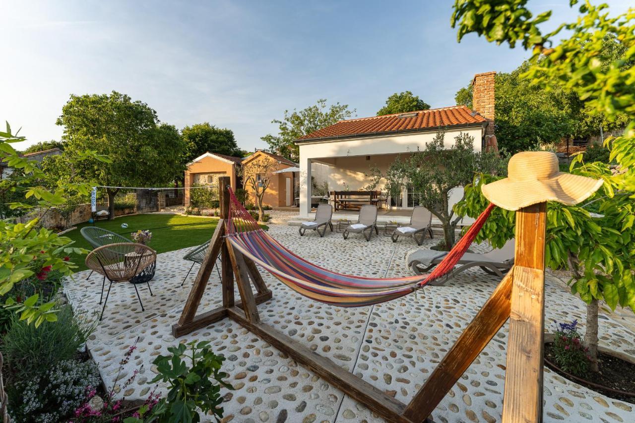 Holiday Home - Villa Thorak Anić Exterior foto
