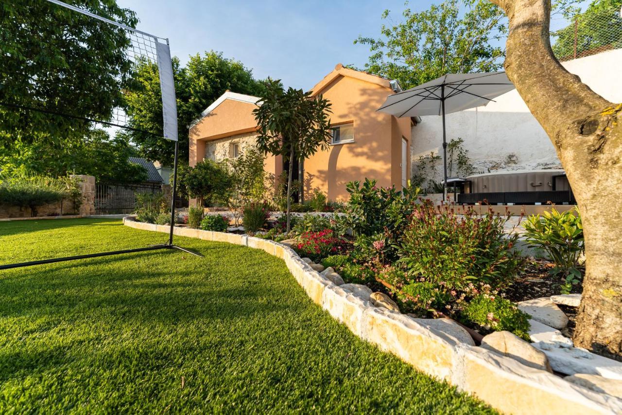 Holiday Home - Villa Thorak Anić Exterior foto