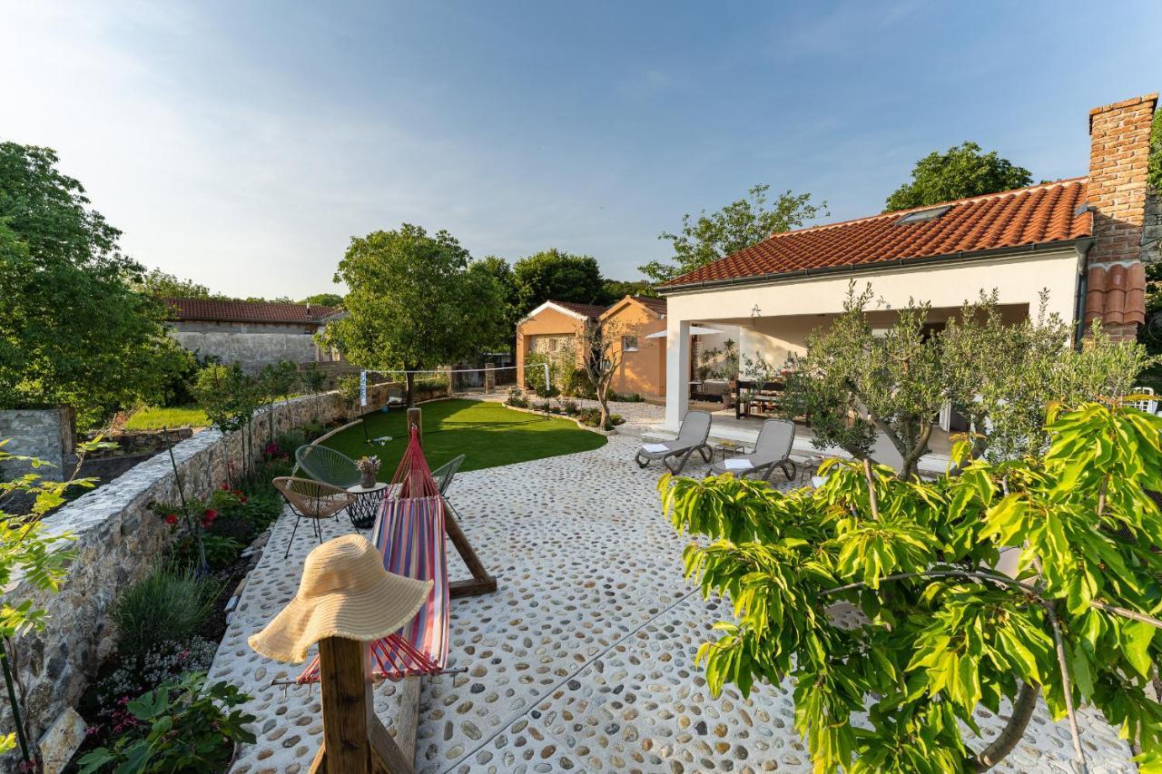 Holiday Home - Villa Thorak Anić Exterior foto