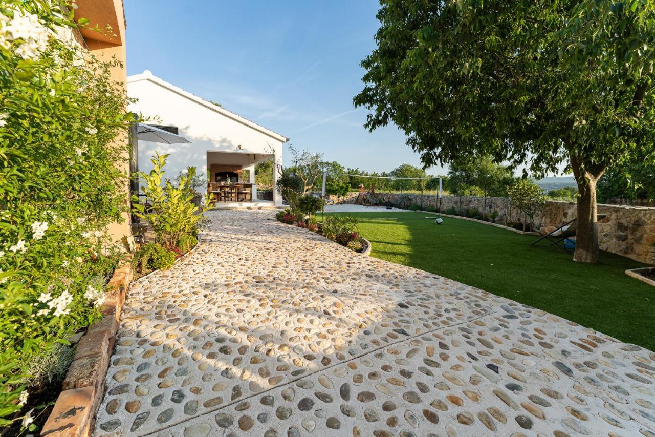 Holiday Home - Villa Thorak Anić Exterior foto