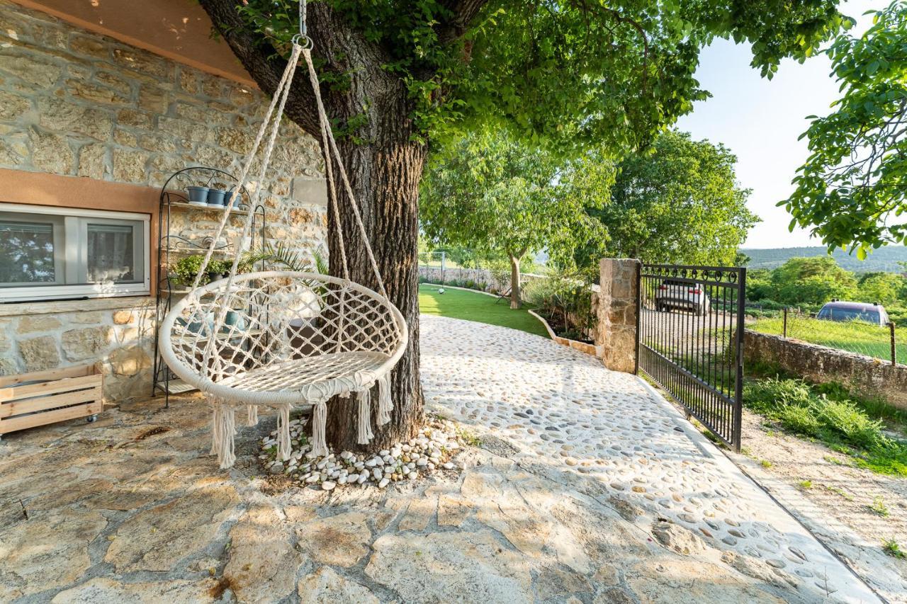 Holiday Home - Villa Thorak Anić Exterior foto